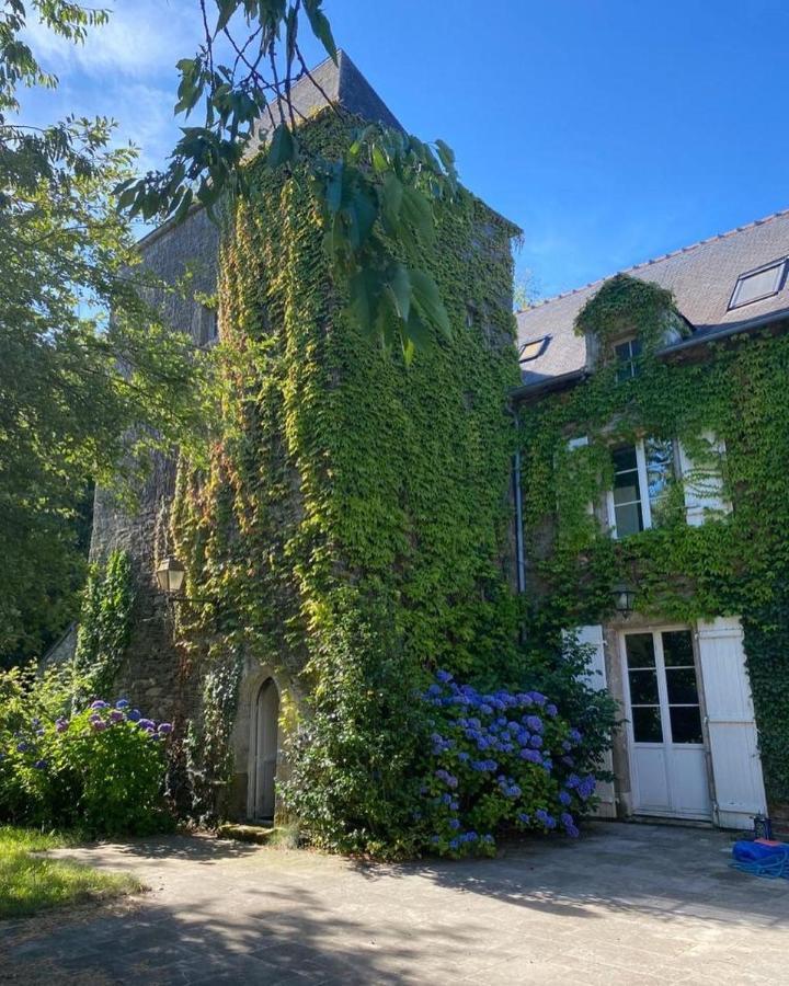 Manoir Du Vau D Arz Gites Et Chambres D Hotes Avec Piscine Malansac Exterior photo