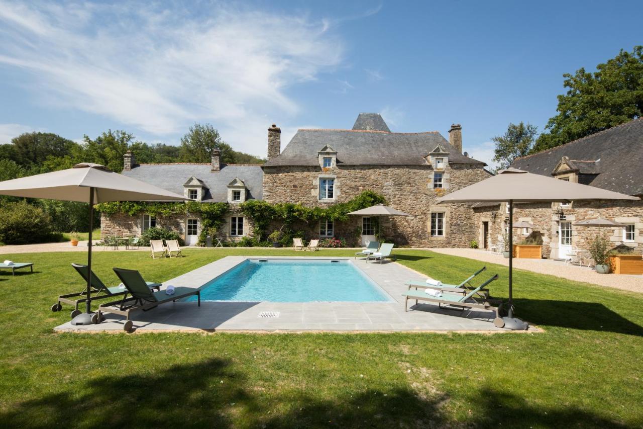 Manoir Du Vau D Arz Gites Et Chambres D Hotes Avec Piscine Malansac Exterior photo