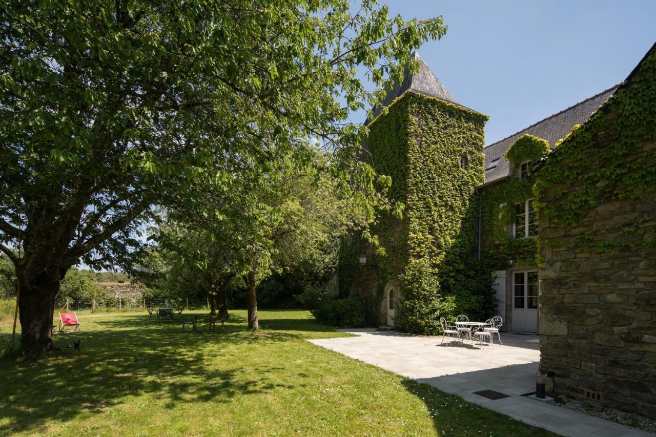 Manoir Du Vau D Arz Gites Et Chambres D Hotes Avec Piscine Malansac Exterior photo